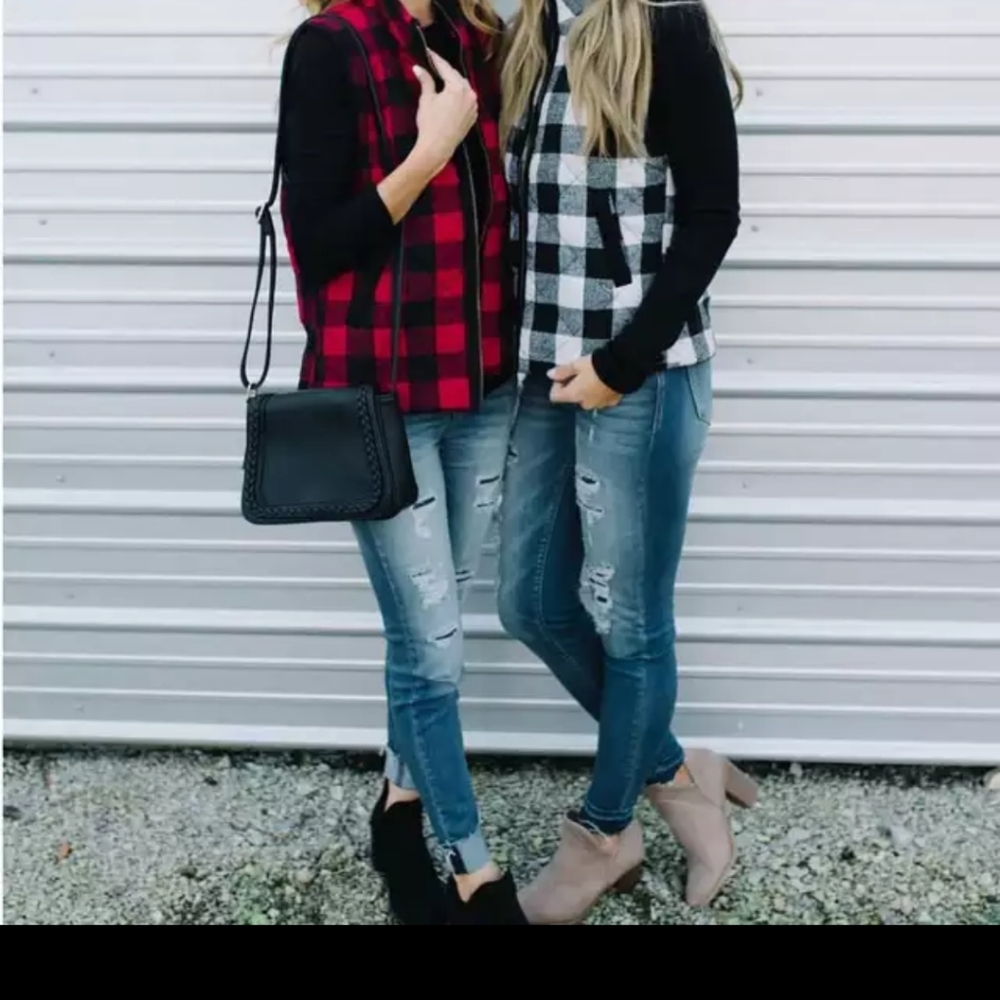 🌟 2 for $55 🌟HOST PICK White Buffalo Plaid Vests